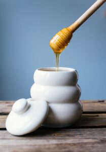 Read more about the article A Quality Honey Pot: 6 Essential Features to Look for